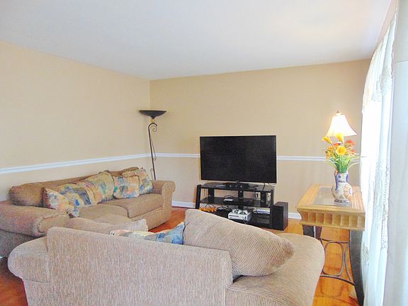 2nd image of 2217 Gaines Ave