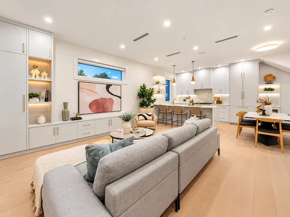 1582 E 2nd Ave #1, Vancouver, BC V5N 1C7