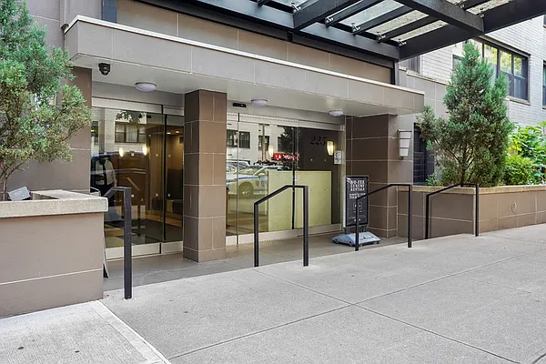 Rented by Greystar | media 18