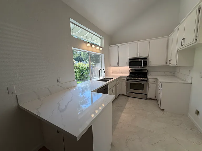 1260 Evans Ct — Photo 6