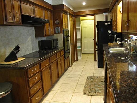 4th image of 222 Banyan Dr
