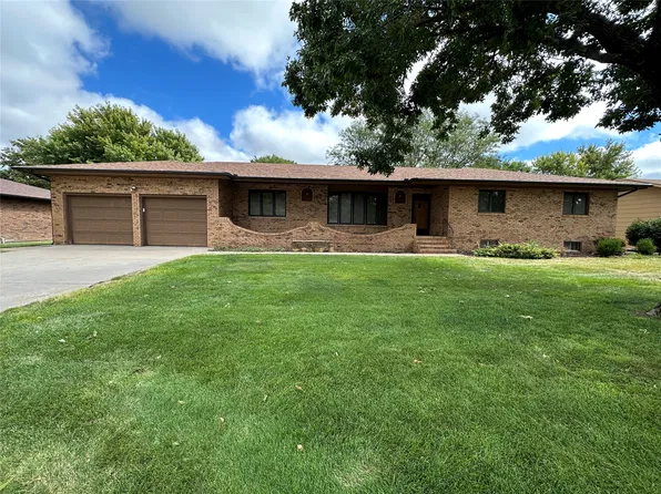 3002 Toalson Ave, Dodge City, KS 67801
