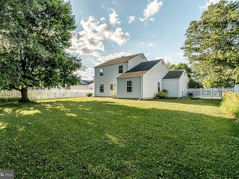 10 Honey Locust Ln — Photo 27