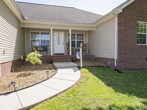 2nd image of 100 Bridle Ct