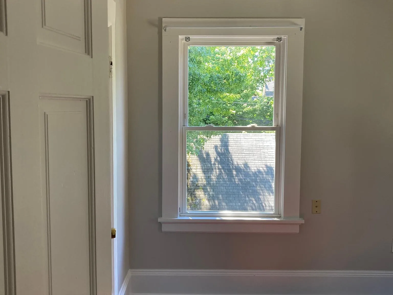 1450 Clarence Ave — Photo 4