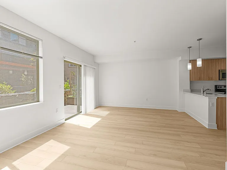 Six Oaks — Photo 32