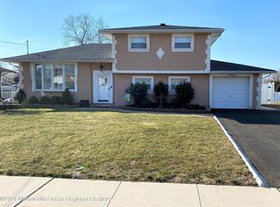 117 Wynnewood Ct, Freehold, NJ 07728