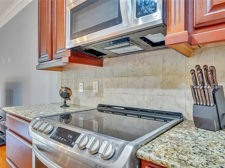 124 Ventura Pl — Photo 10