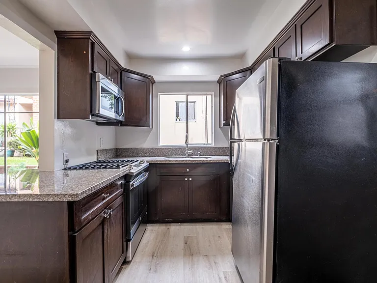 608 Illinois Ct #3 — Photo 4