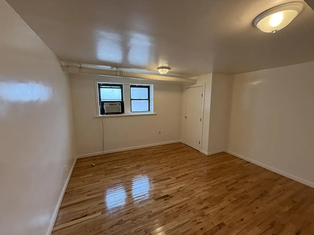 497 Van Cortlandt Park Ave — Photo 2
