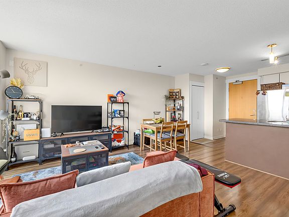 4th image of 6733 Buswell St #707