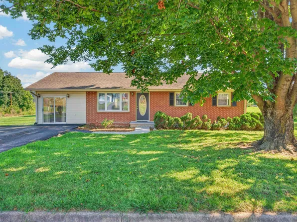 6902 Riverbend Dr, Radford, VA 24141