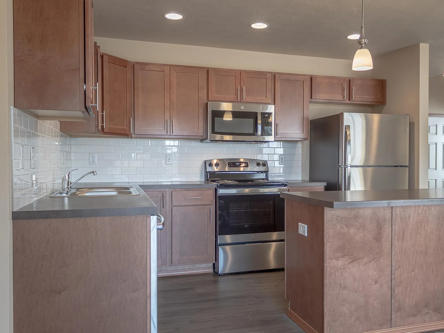3 bed, 2.5 bath, 1440 sqft, $2,095 — Photo 2