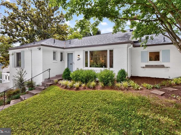 6008 Benalder Dr, Bethesda, MD 20816