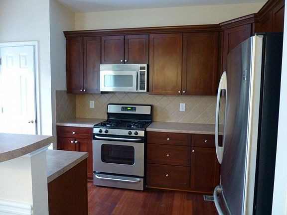 3rd image of 3318 Chastain Gardens Dr