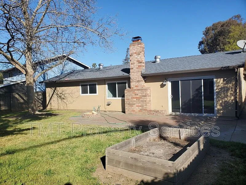 4 bed, 2.0 bath, 1465 sqft, $2,750 — Photo 2