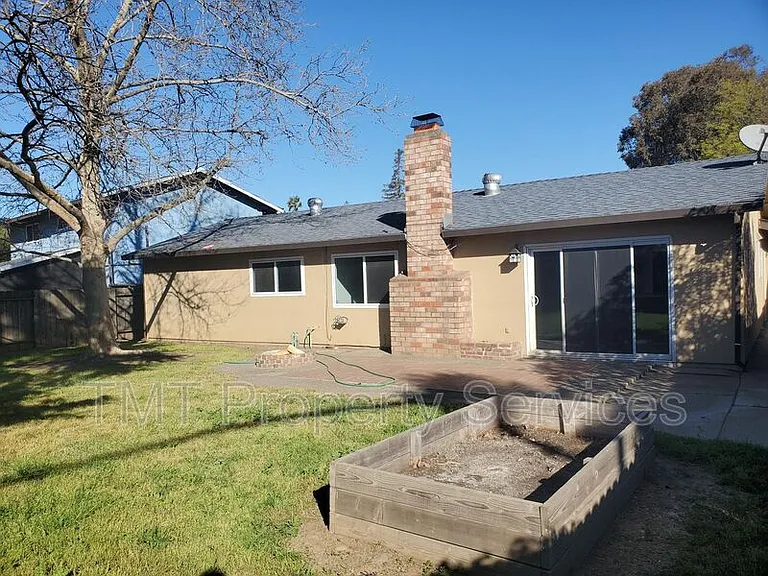 9002 Salmon Falls Dr — Photo 2