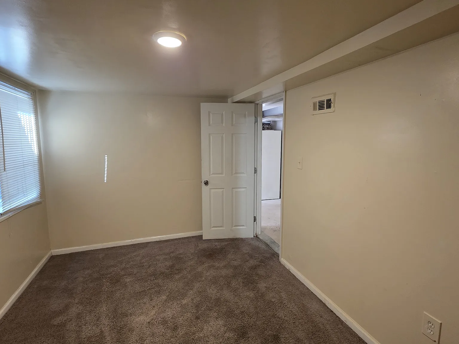 1 bed, 120 sqft, $820 — Photo 4