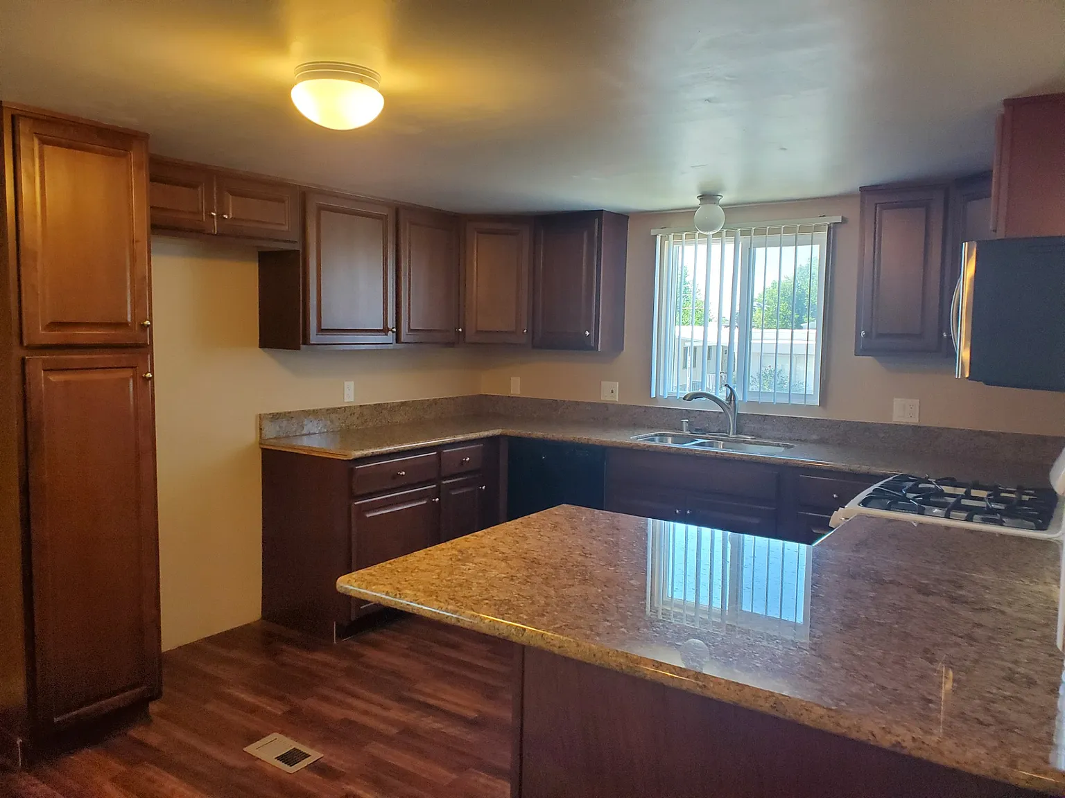 2 bed, 600 sqft, $1,650 — Photo 4