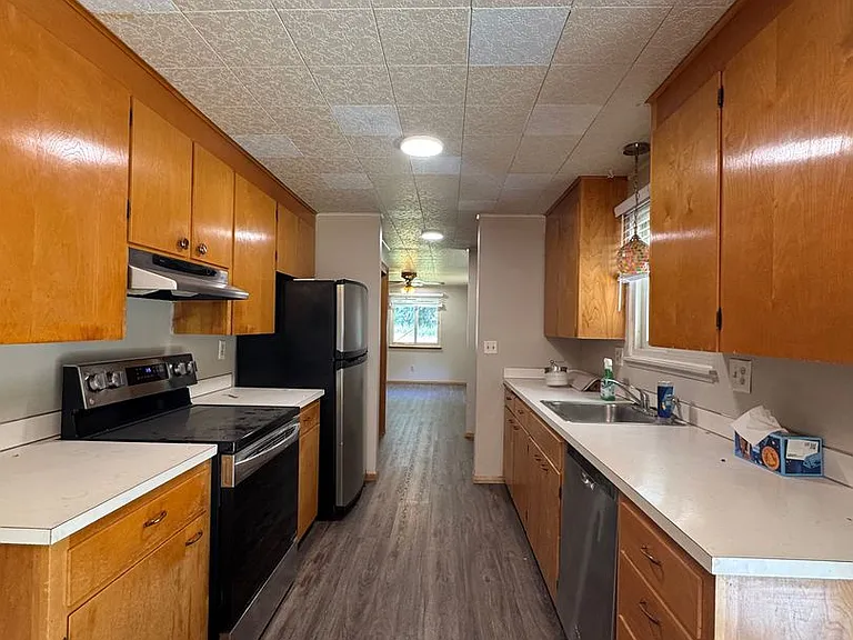 1702 College Pl — Photo 5