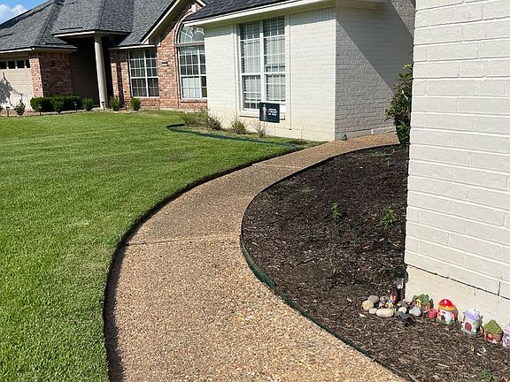 2nd image of 106 Hanging Moss Ln
