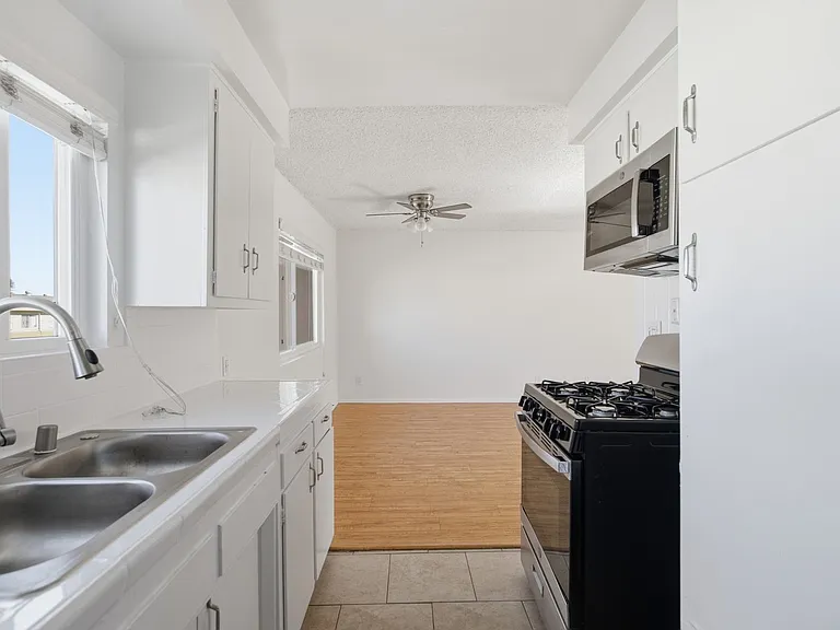 6640 Darby Ave — Photo 6