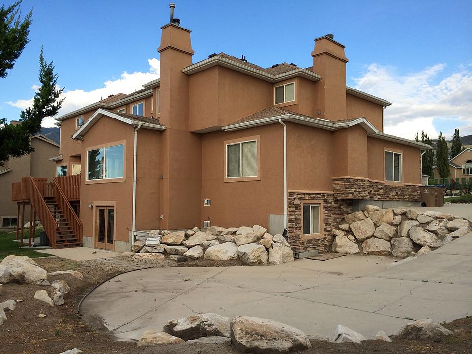 private entrance, parking