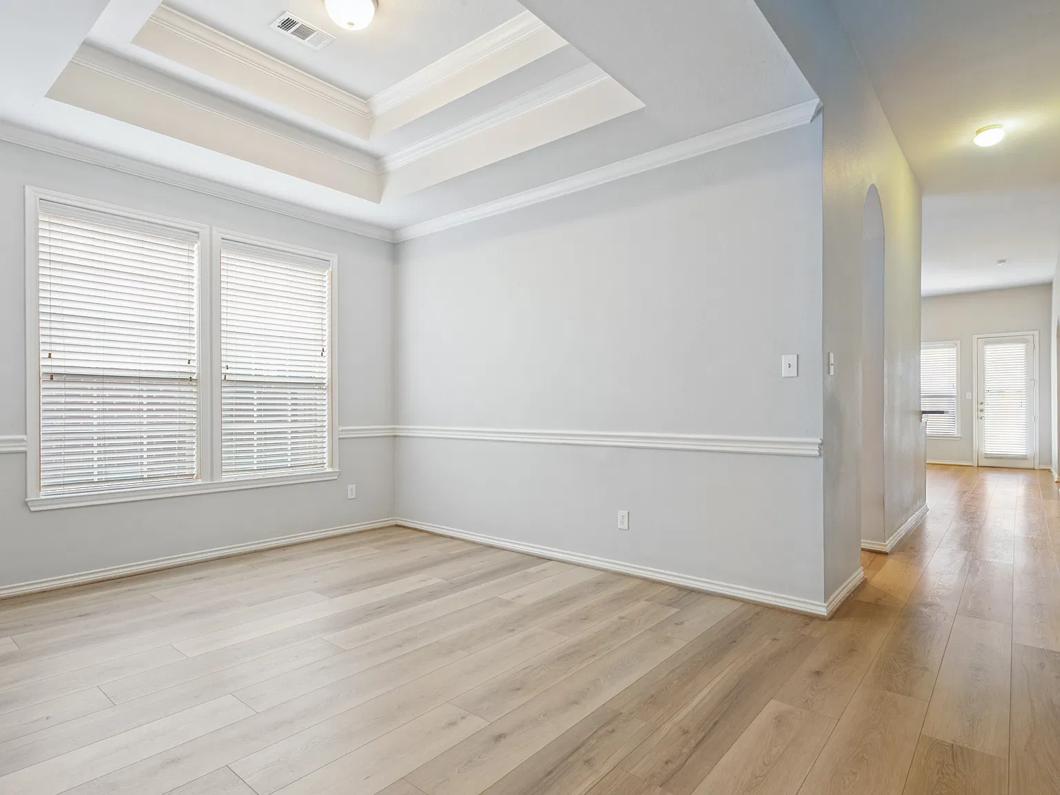 3 bed, 2015 sqft, $2,400 — Photo 4
