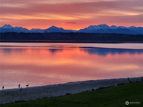 12615 Manzanita Road NE, Bainbridge Island, WA 98110