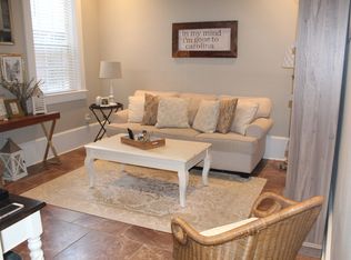 6050 Laurel St, New Orleans, LA 70118