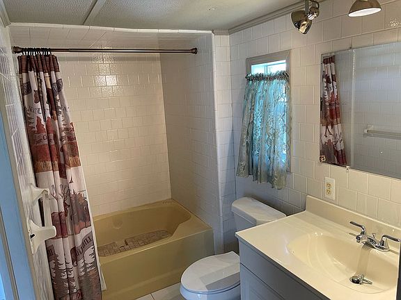 En-Suite Master Bathroom