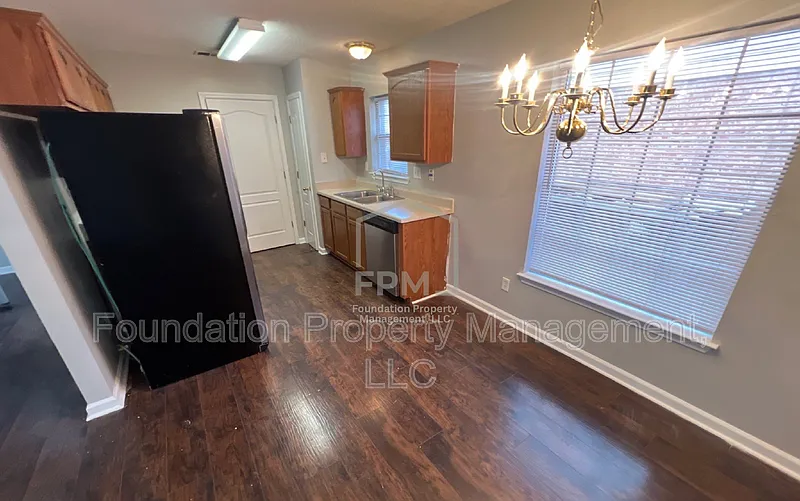 3 bed, 2.0 bath, 1417 sqft, $1,750 — Photo 3