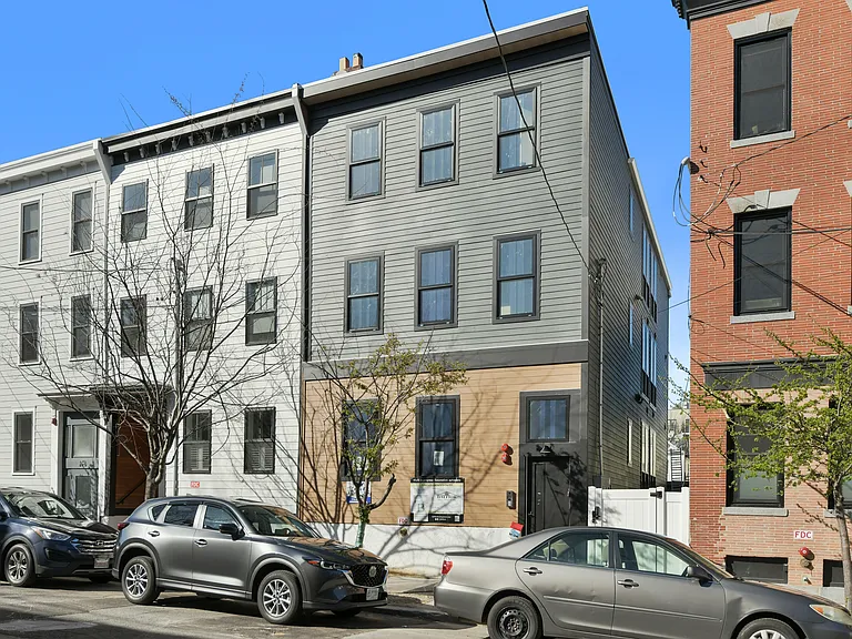 280-282 Sumner St #2 — Photo 16
