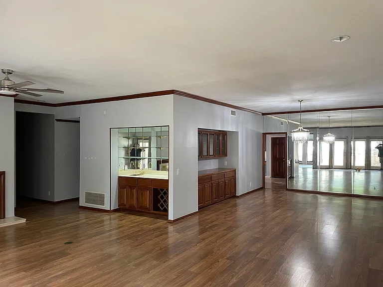 8000 Donore Pl #5 — Photo 11