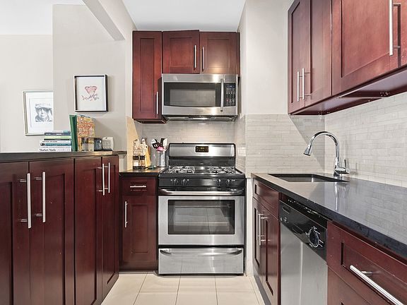 5th image of 619 E 11th St APT 3B