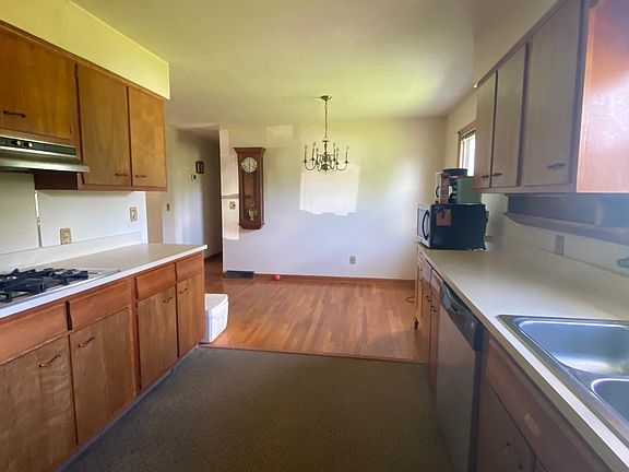 4th image of 304 Cheryl Ave