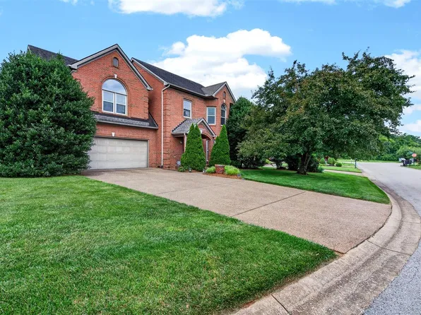 1104 Saint Andrews Cir, Bowling Green, KY 42103