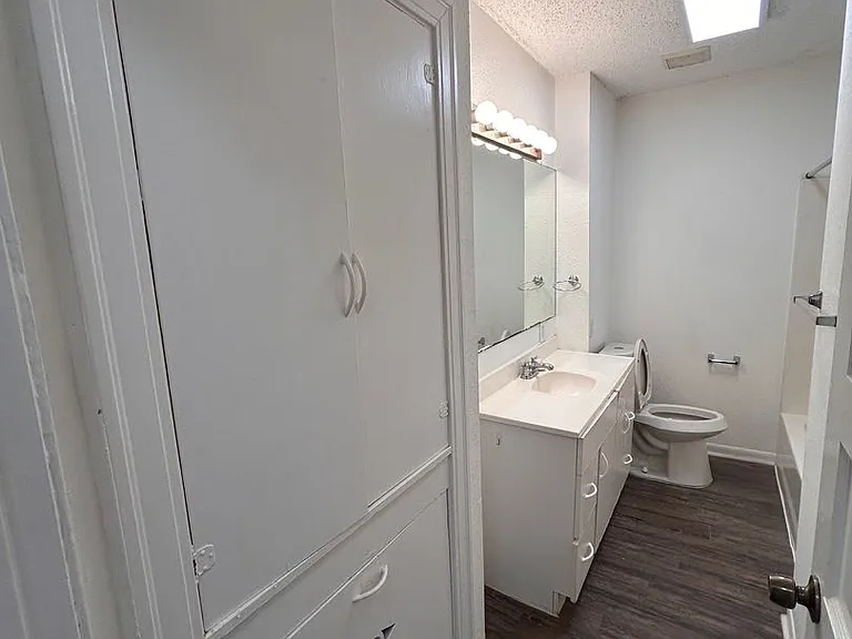 4505 Avenue A — Photo 9