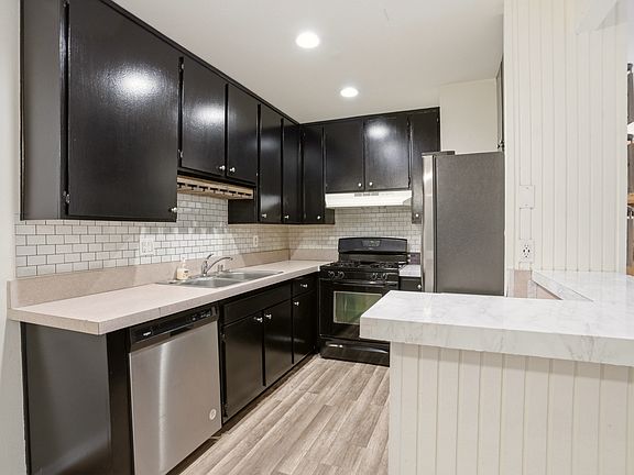 4th image of 1101 W Macarthur Blvd Unit 271