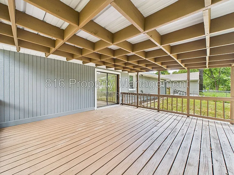 11230 Corrington Ave — Photo 23
