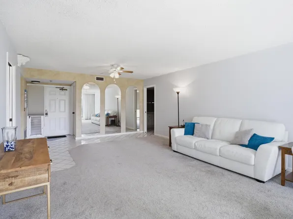 5390 Woodland Lakes Drive #104, Palm Beach Gardens, FL 33418