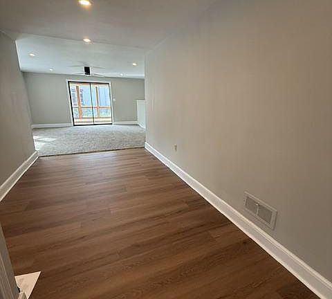 4th image of 248 E Main St