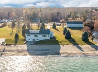 6508 Lakeshore Rd, Fort Gratiot, MI 48059