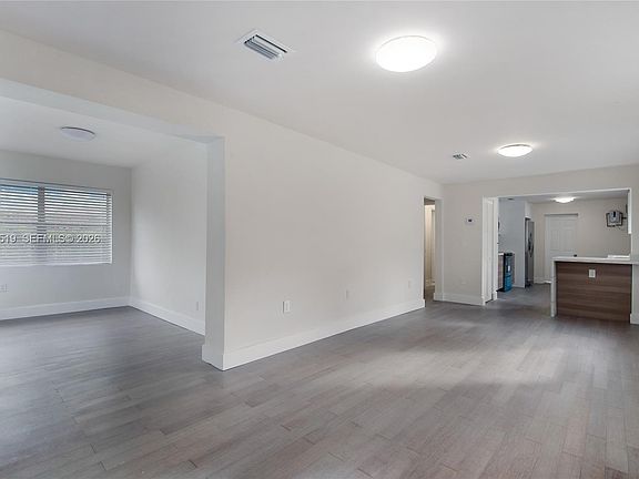 5th image of 522 NW 47th Ter