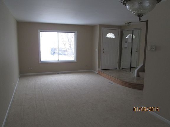 4th image of 2S141 Lynn Ct
