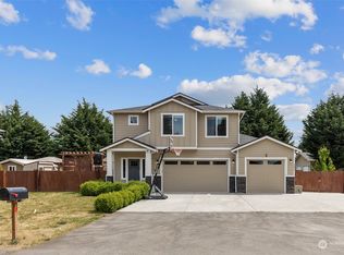 8823 44th Dr NE, Marysville, WA