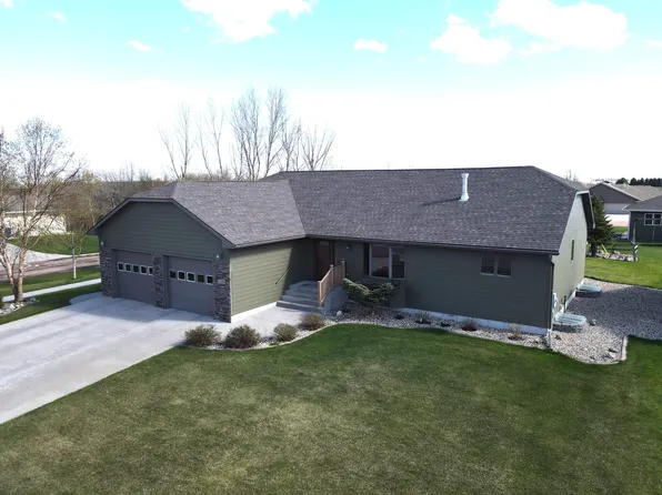 1821 Quiett Ln, Mitchell, SD 57301