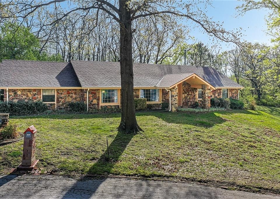 1st image of 1301 Crestwood Dr