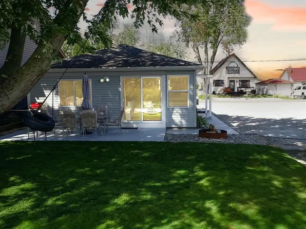 8815 Anchor Bay Dr, Algonac, MI 48001