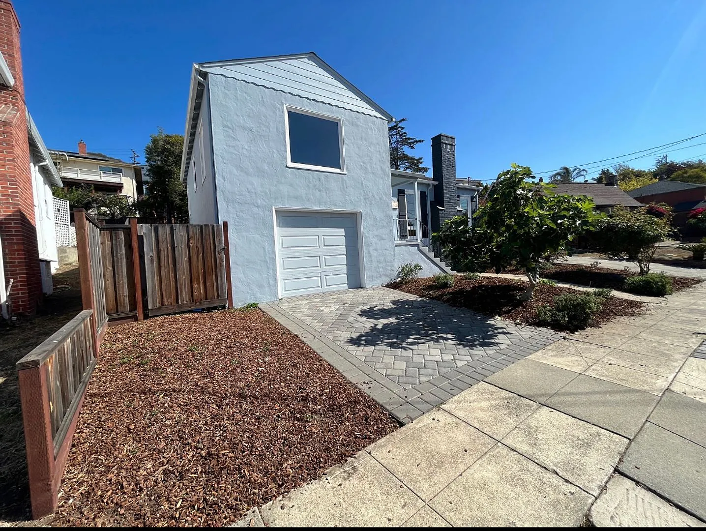 Gorgeous Updated Two Bedroom House W. Bonus Room — Photo 3